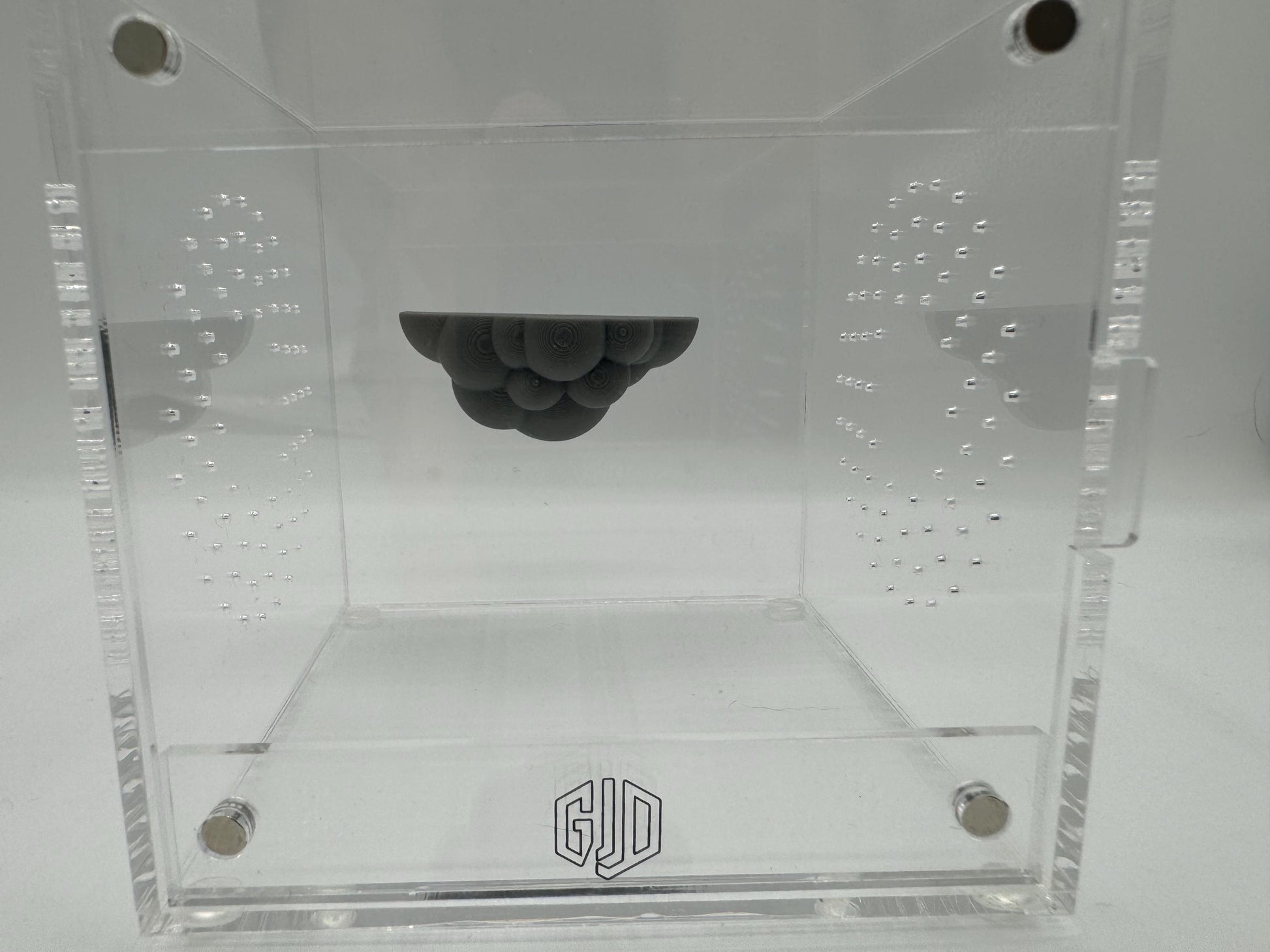 Magnetic cloud ledge *built in magnet*