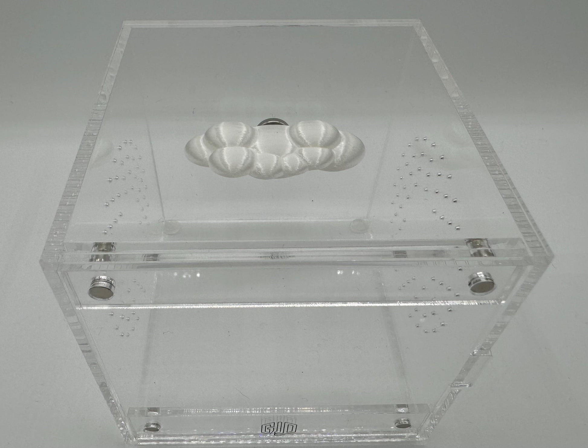 Magnetic cloud ledge *built in magnet*