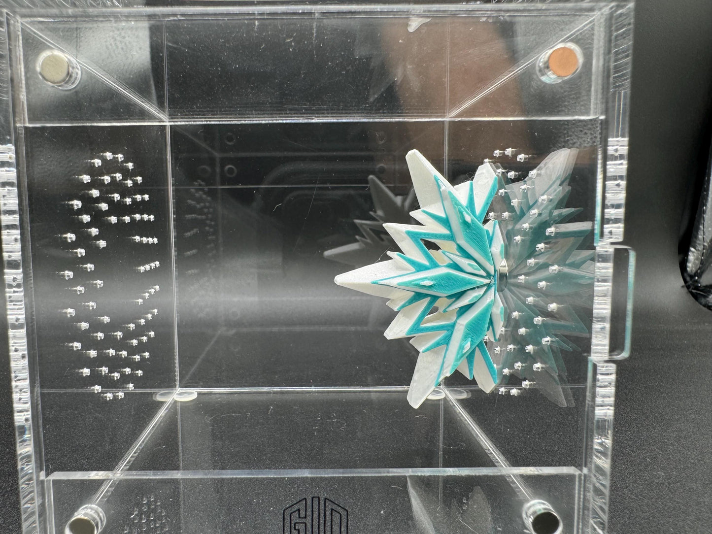 Magnetic “snowflake” ledge *Built In Magnet*