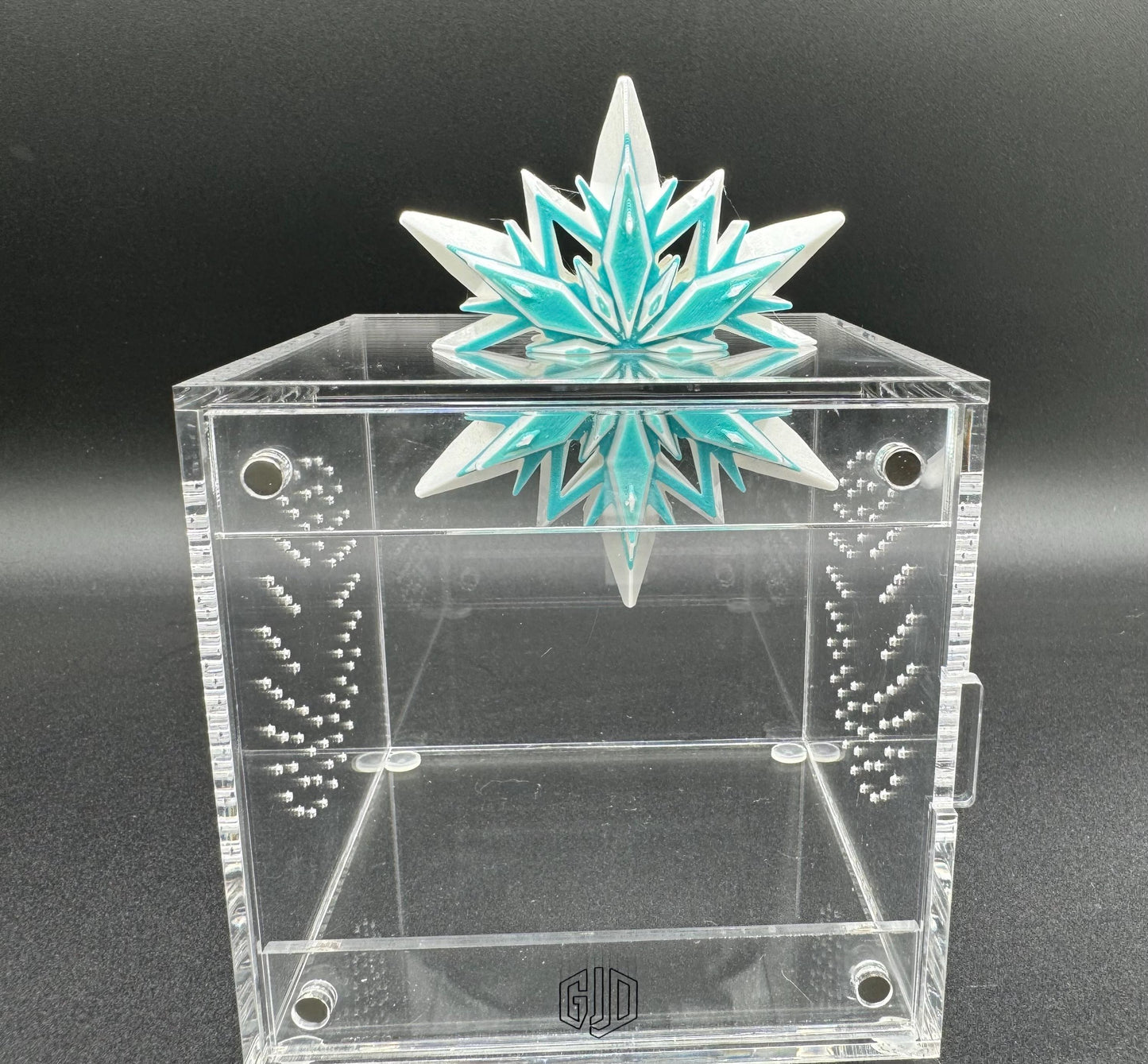 Magnetic “snowflake” ledge *Built In Magnet*