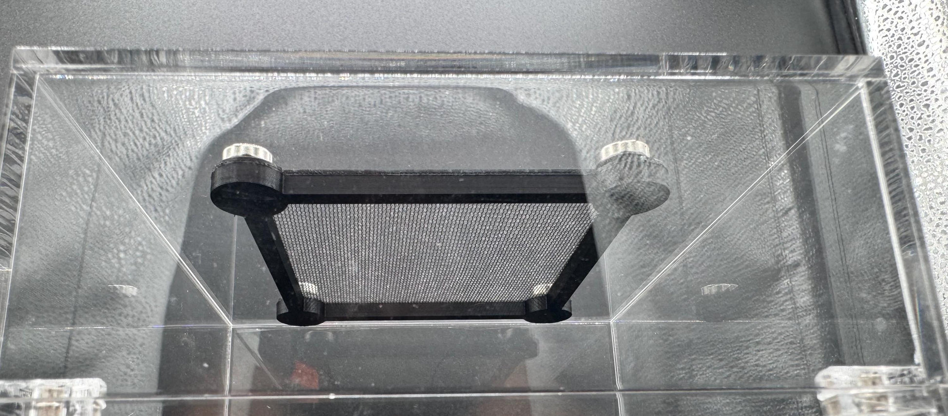 Magnetic invertebrate screen *Built In Magnet*