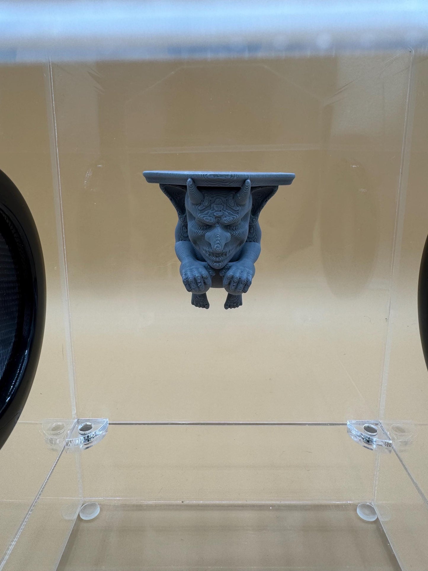Gargoyle ledge for jumping spiders and invertebrates *Built In Magnet*