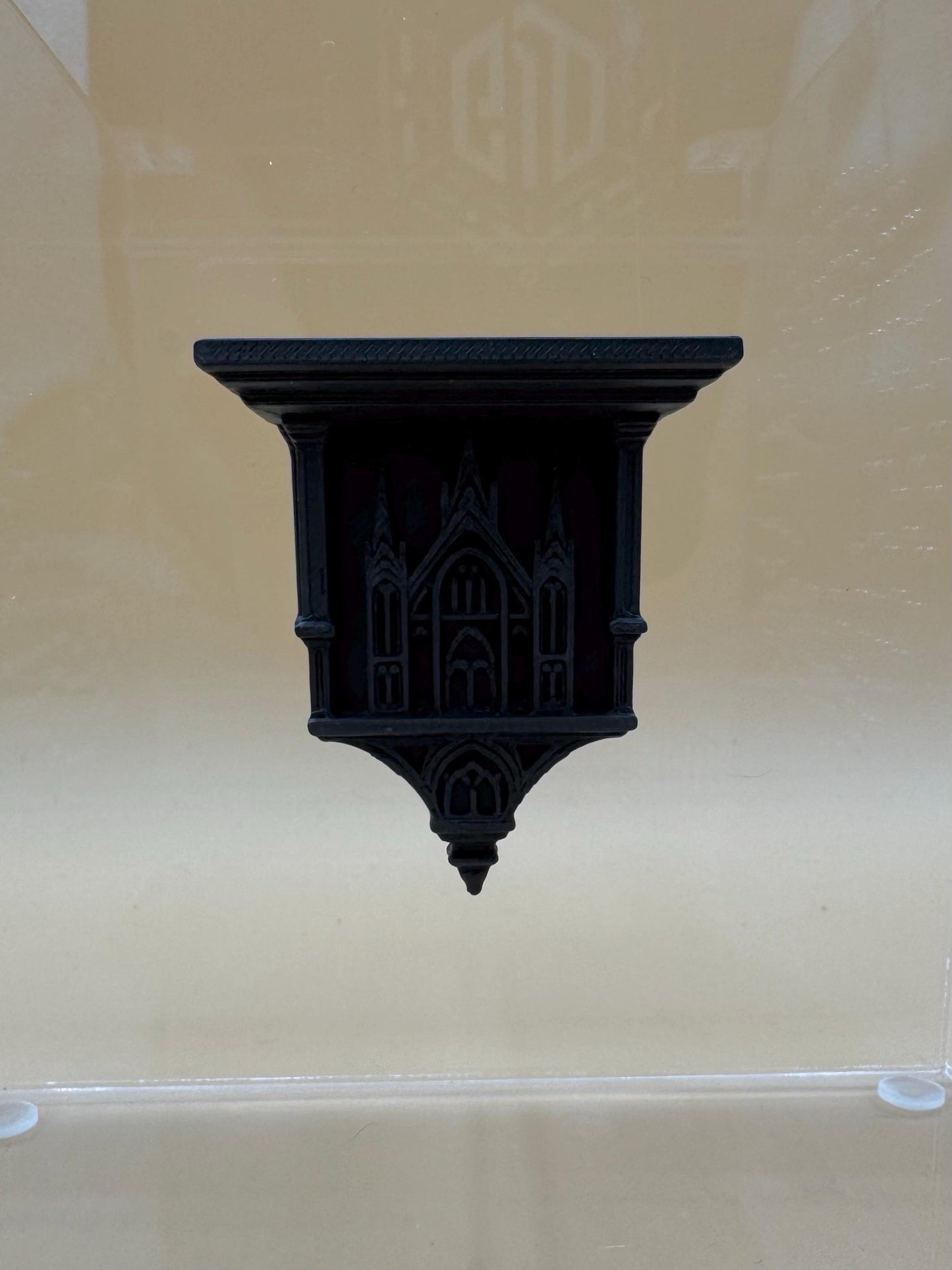 Corbel Cathedral shelf ledge for jumping spiders