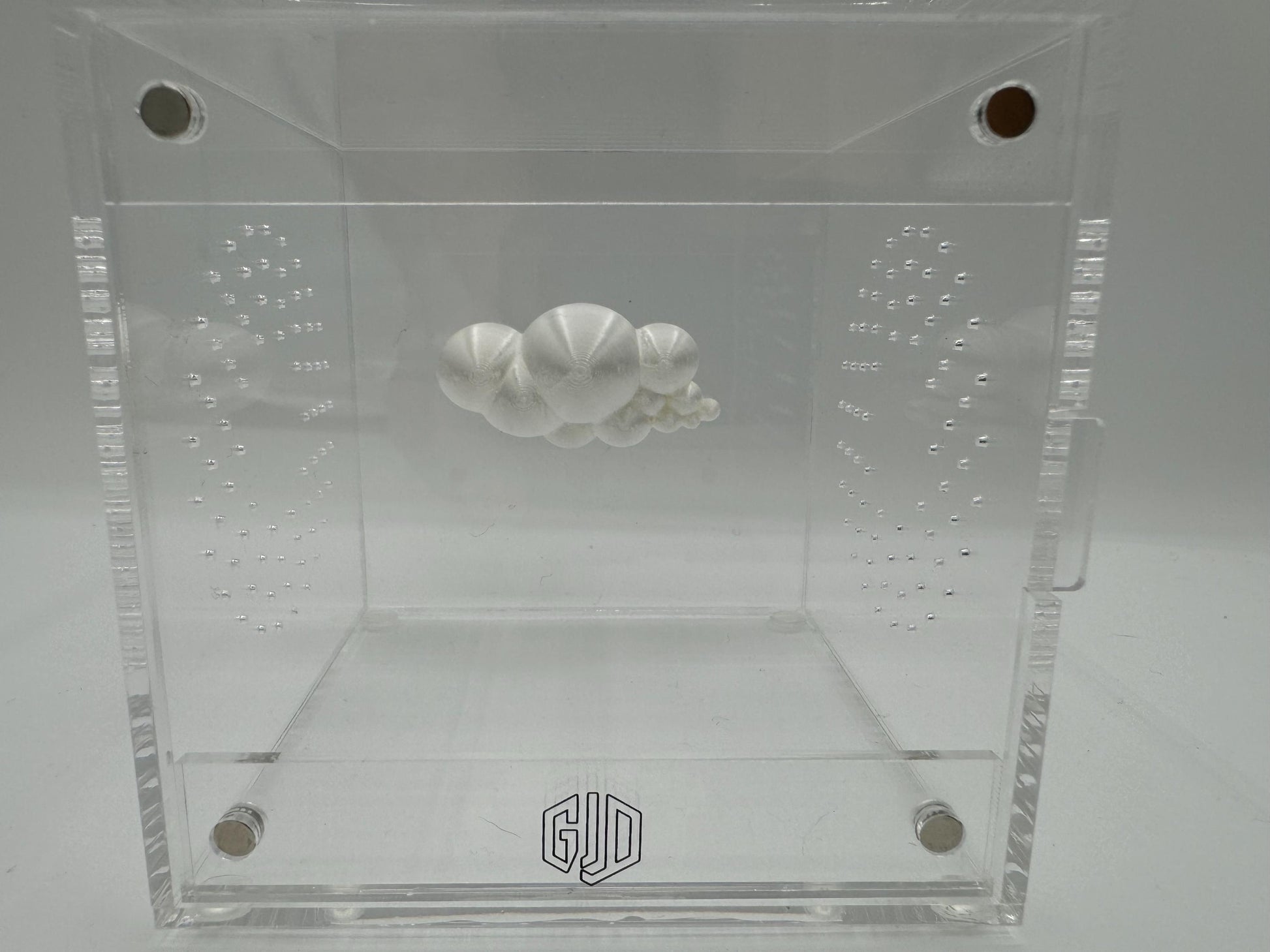 Magnetic cloud ledge *built in magnet*