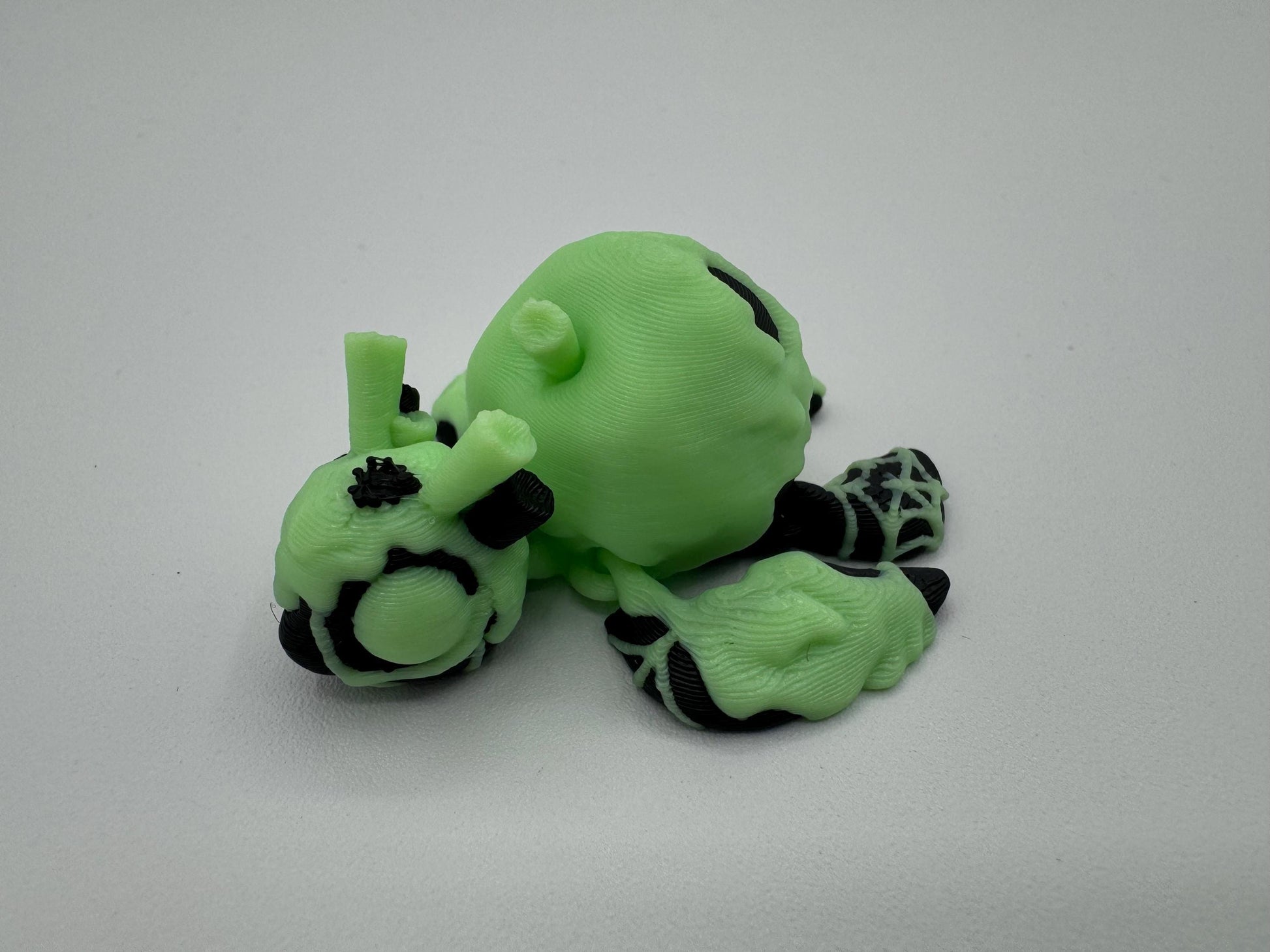 Articulating 3D Printed Glow poison apple Turtle