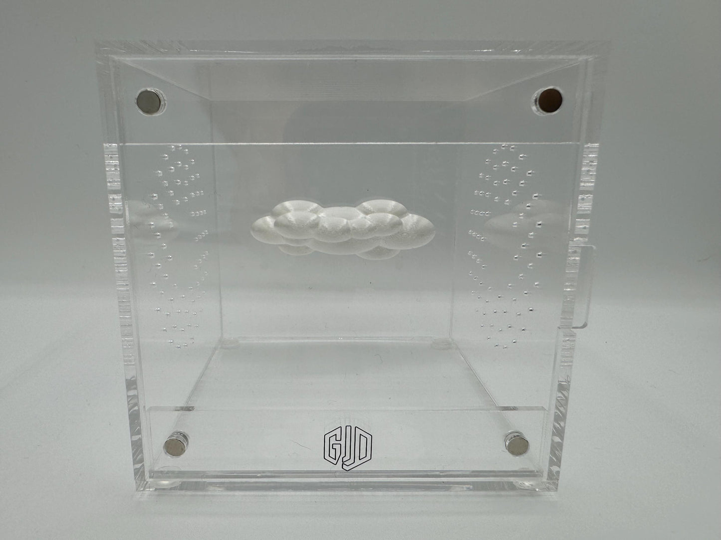 Magnetic cloud ledge *built in magnet*