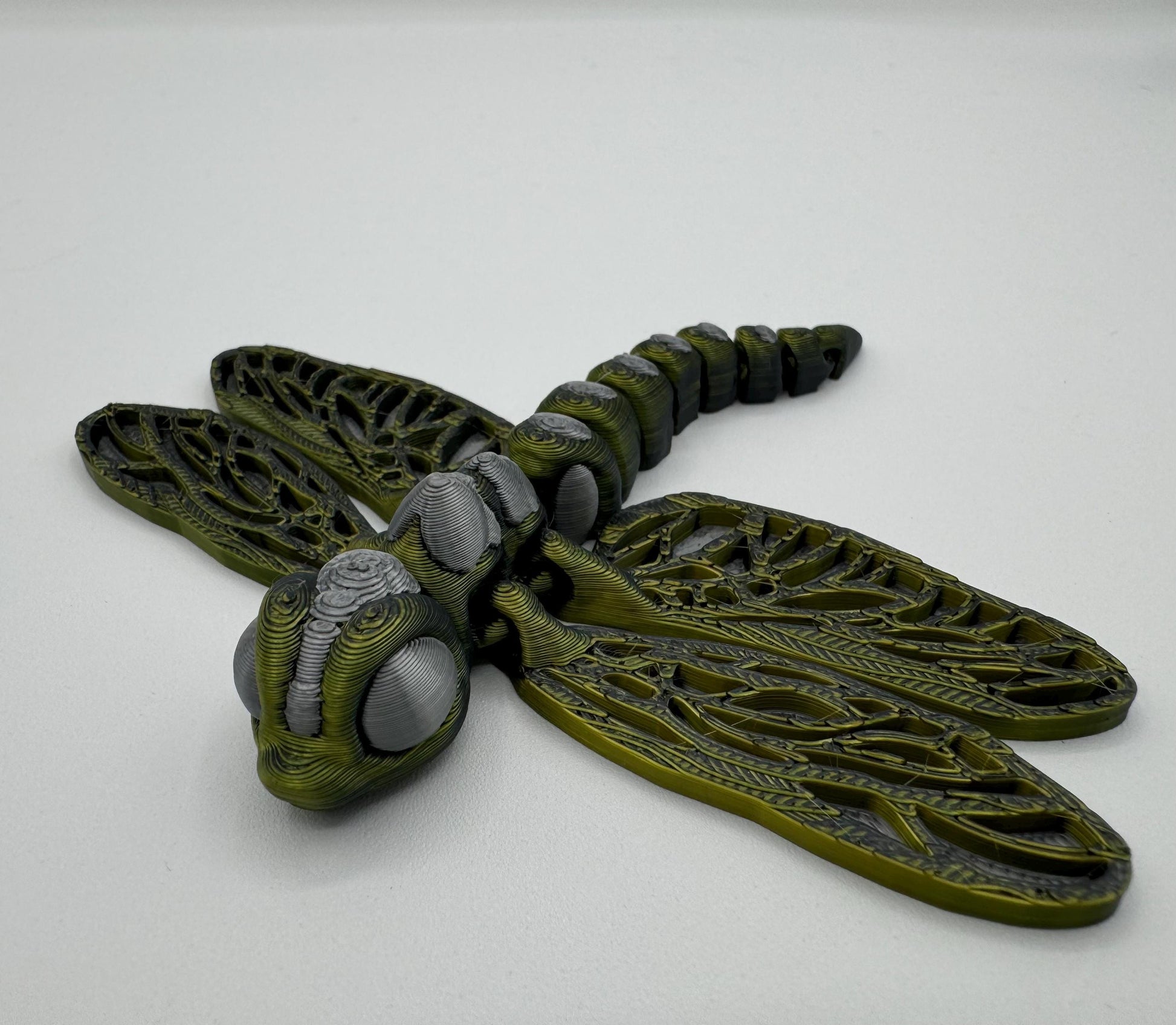 Articulating fidget dragonfly