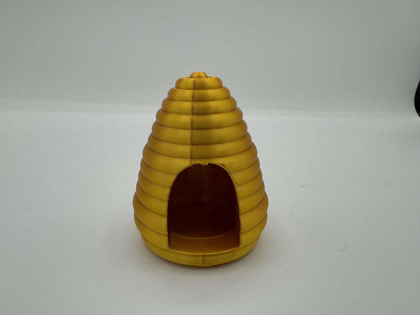 Magnetic “Bee-Hide” jumping spider hide