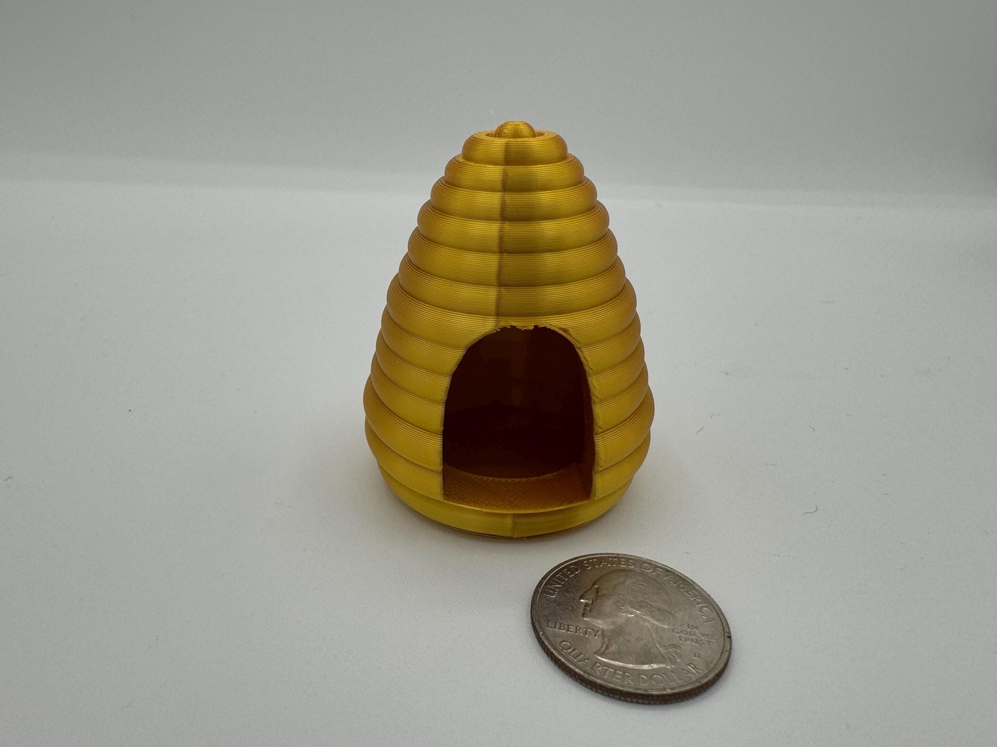 Magnetic “Bee-Hide” jumping spider hide