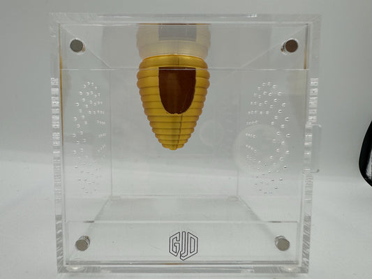 Magnetic “Bee-Hide” jumping spider hide