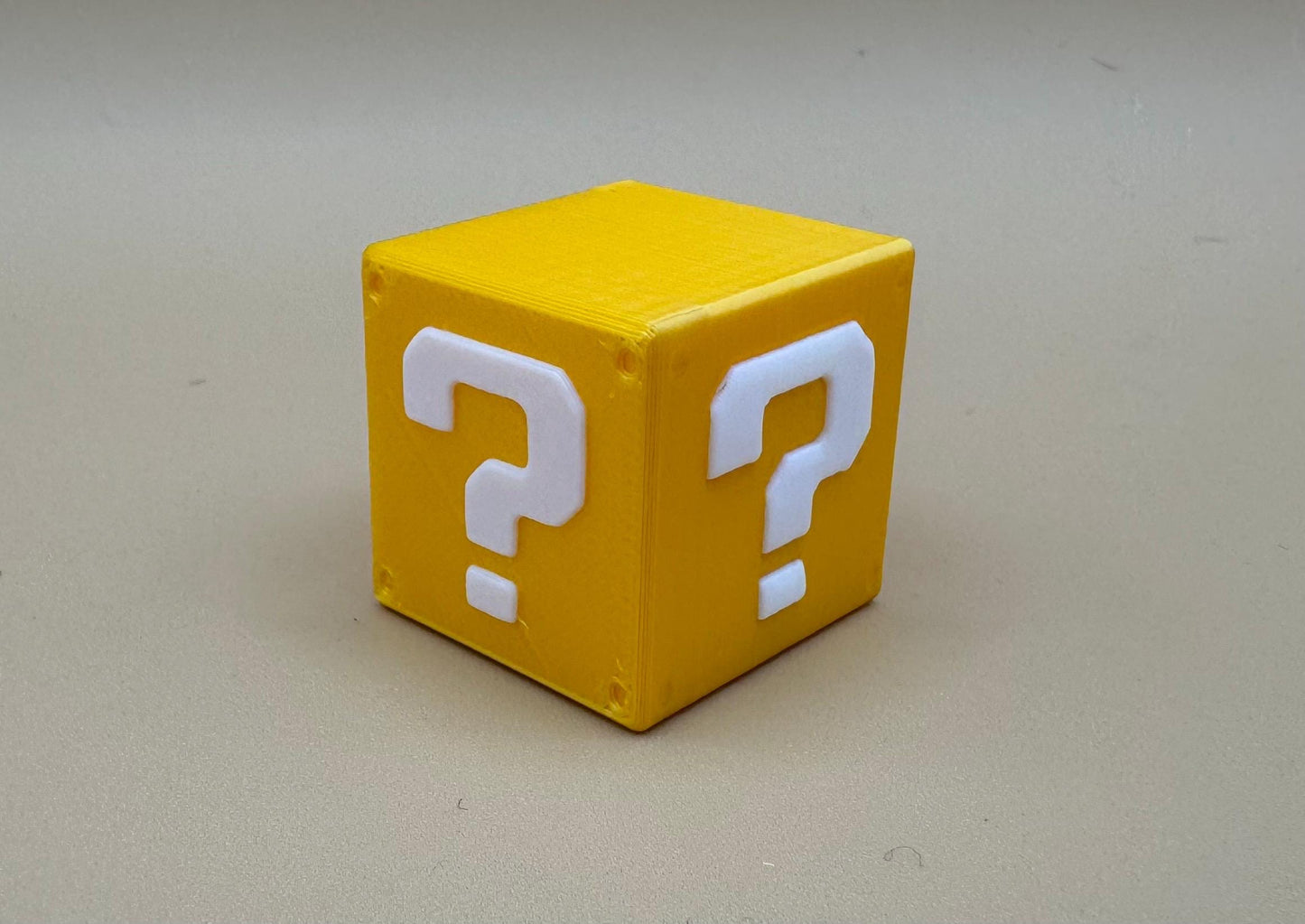 Question mark block ledge for jumping spiders and invertebrates *Built In Magnet*