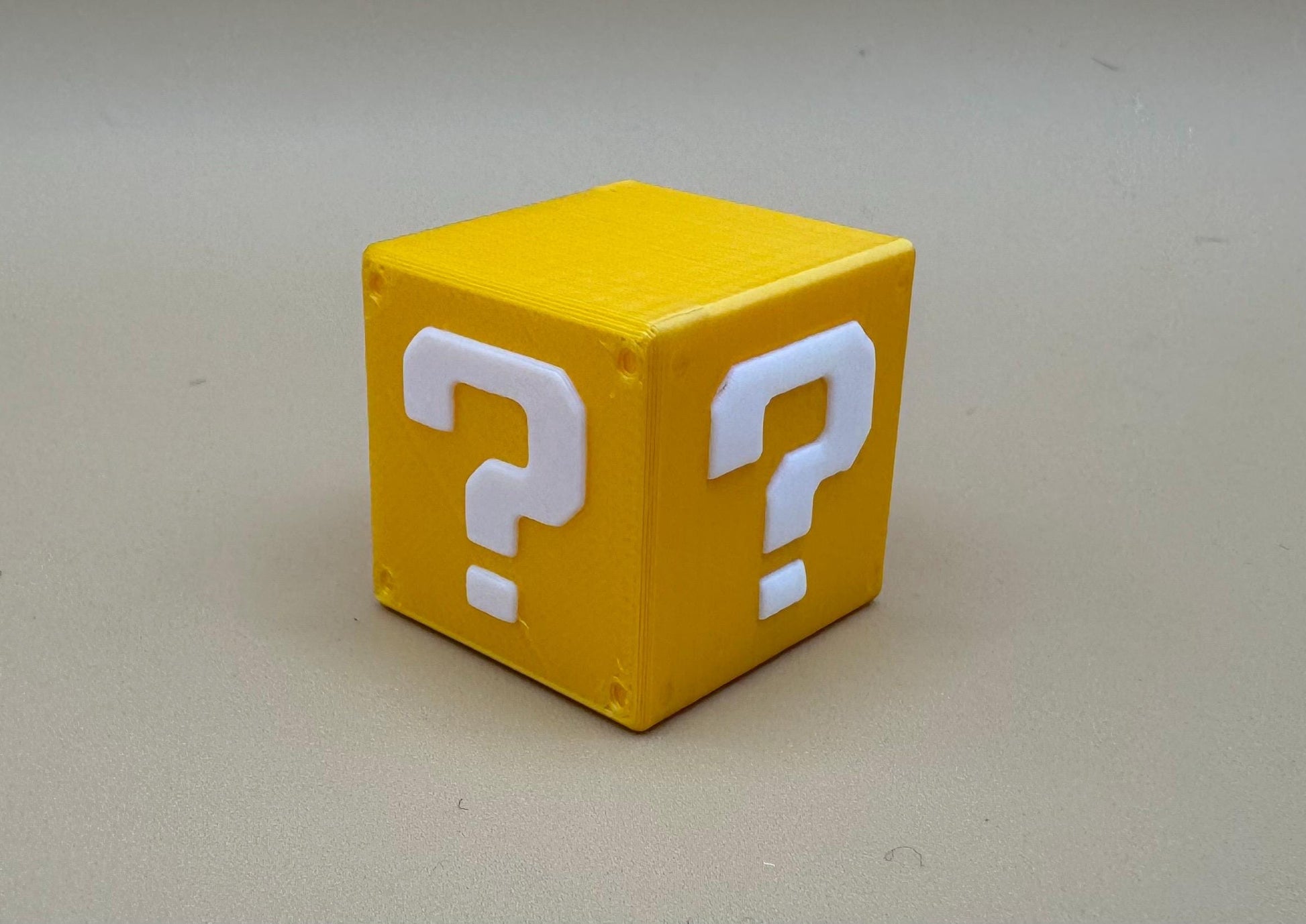Question mark block ledge for jumping spiders and invertebrates *Built In Magnet*