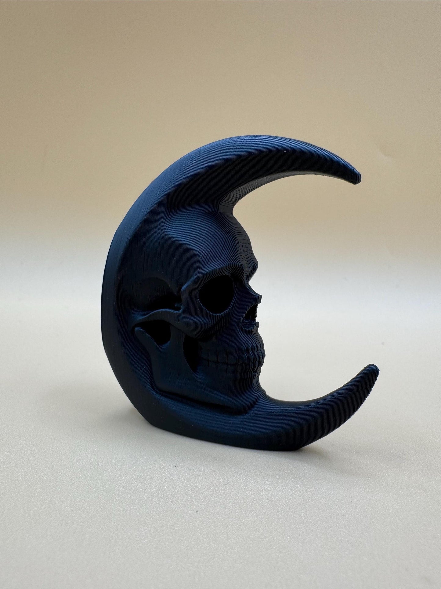 Skull moon ledge for jumping spiders
