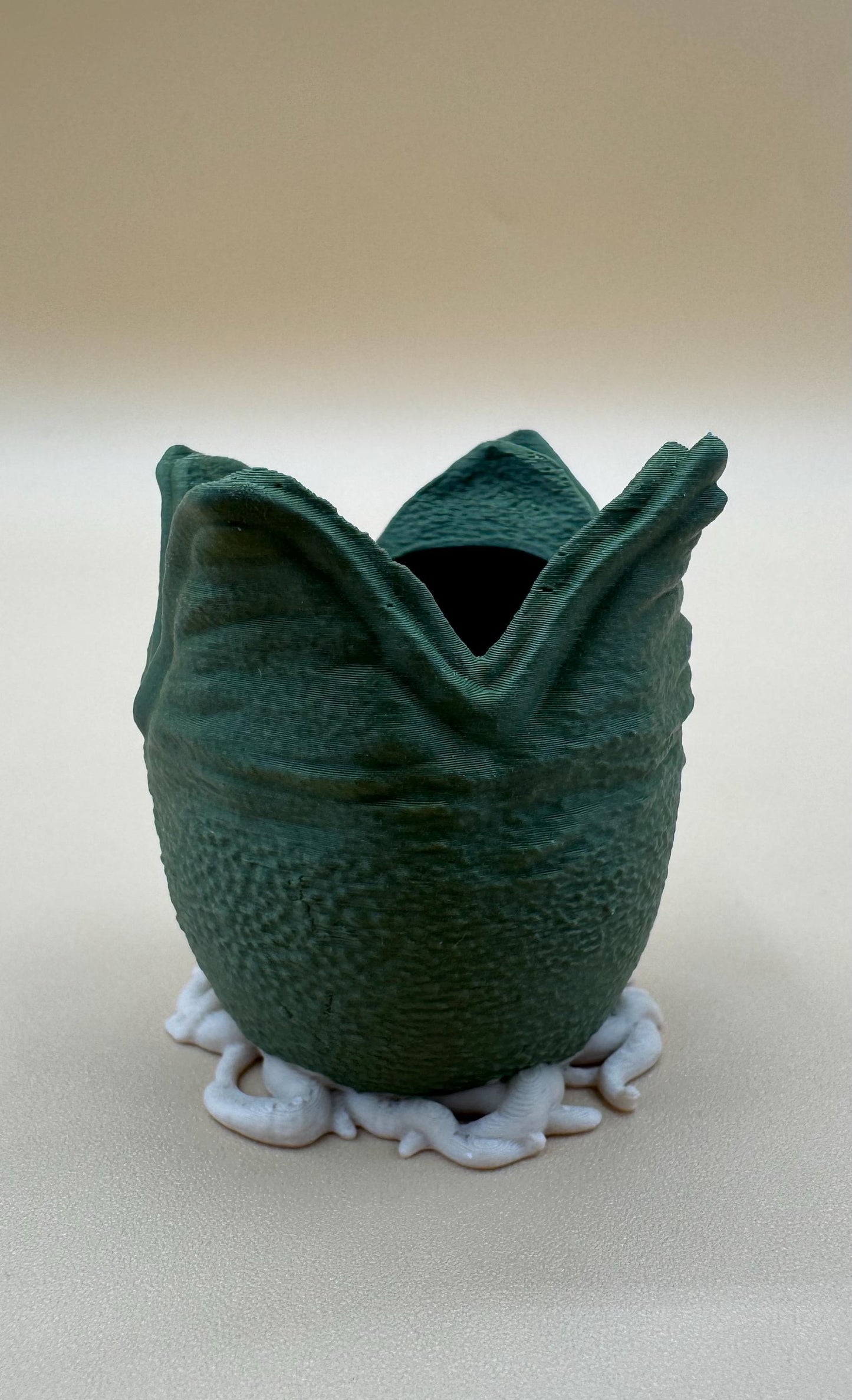 Alien egg Jumping Spider Hide *Built In Magnet*