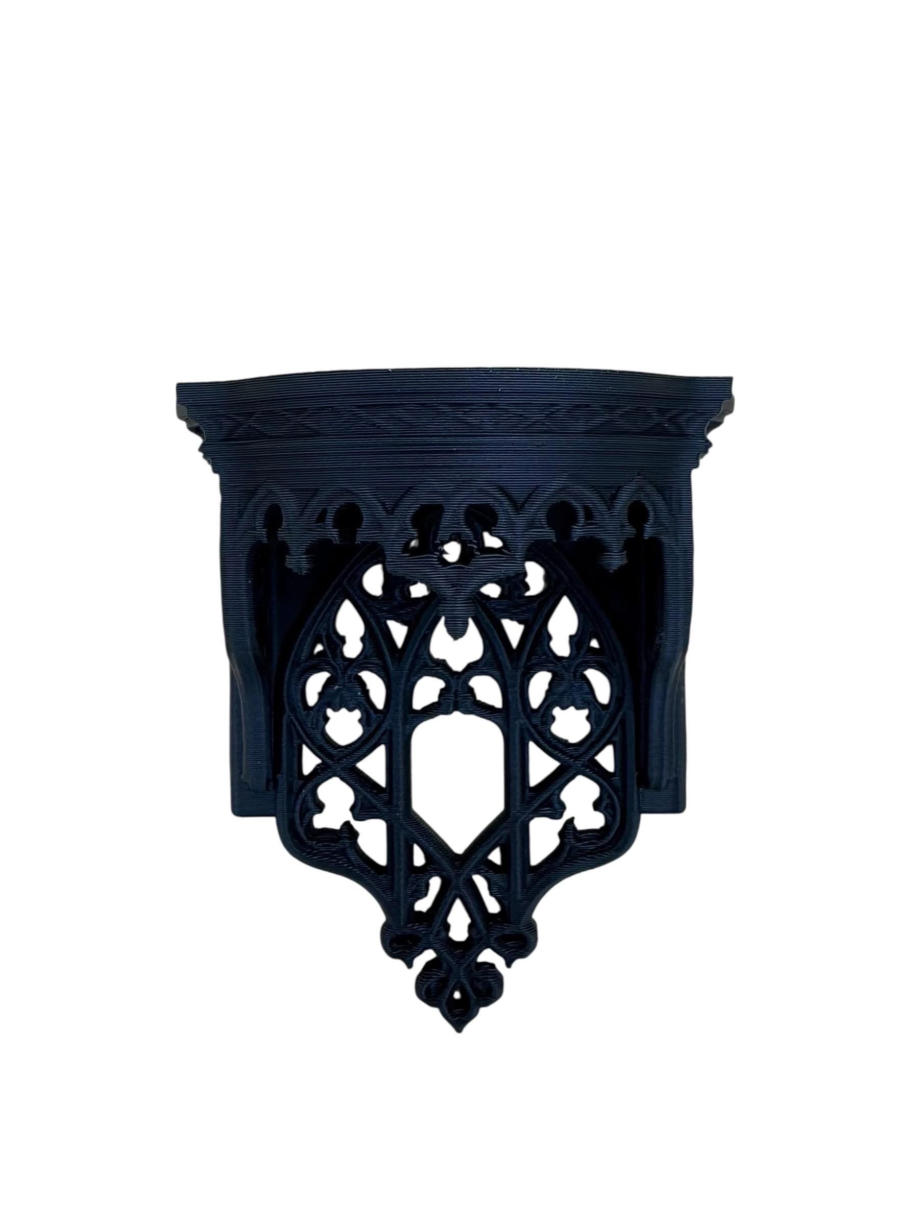 Elegant vertical scroll shelf for jumping spiders